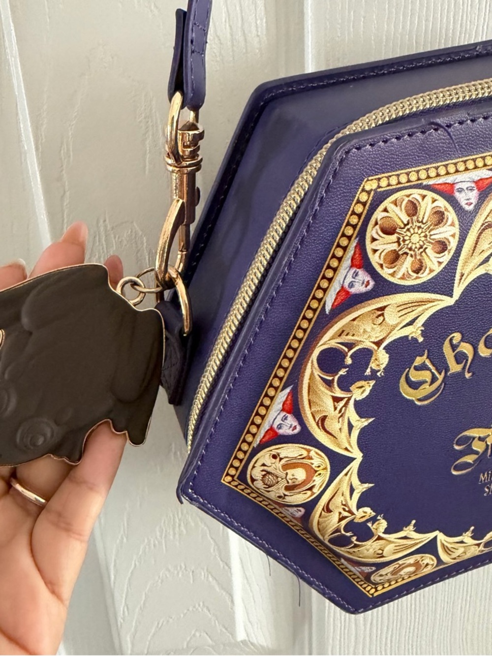 The Wizarding World of Harry Potter Chocolate Frog Crossbody Bag - Picture 3 of 5